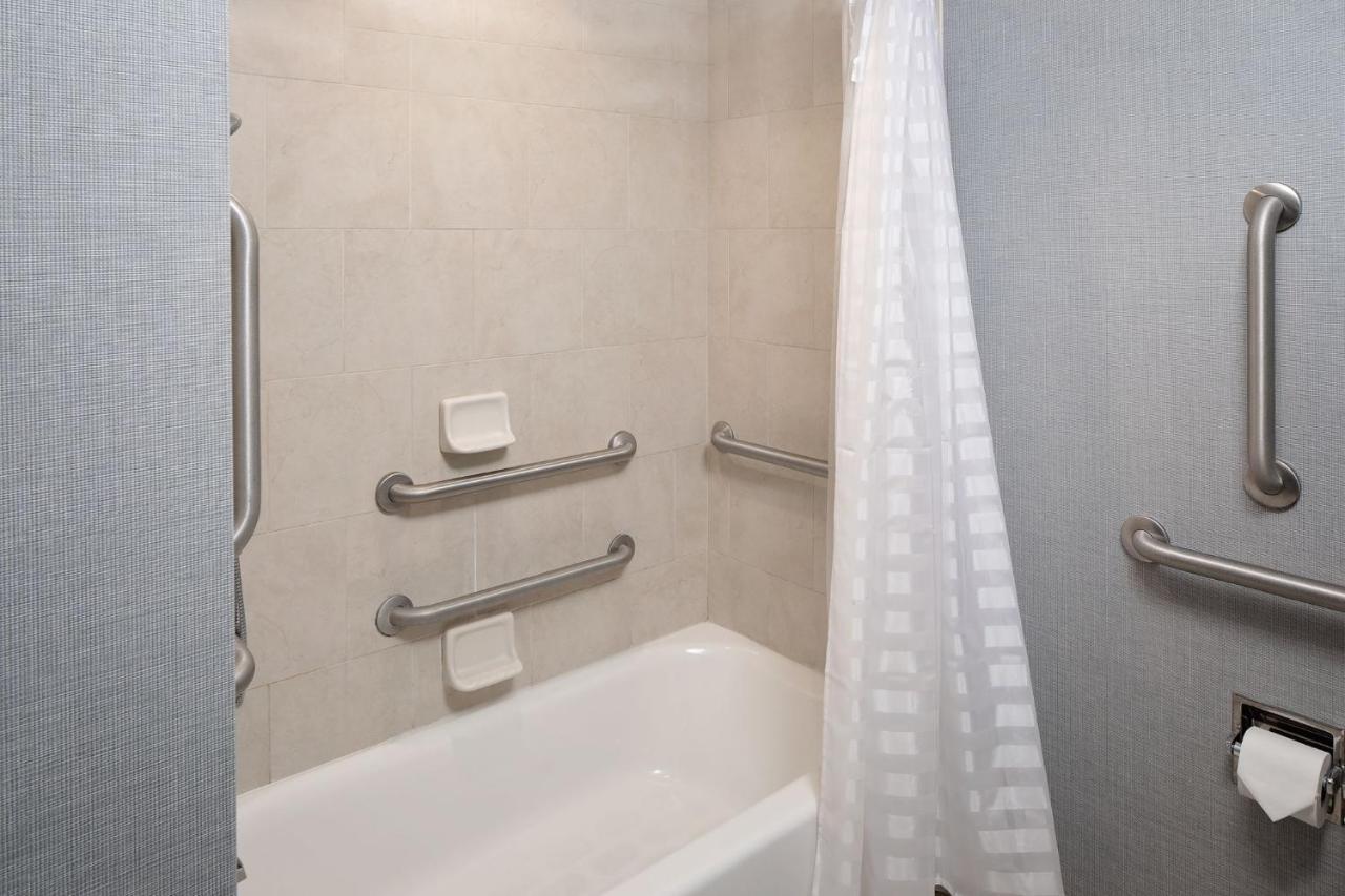 Hyatt Place Pittsburgh North Shore Экстерьер фото